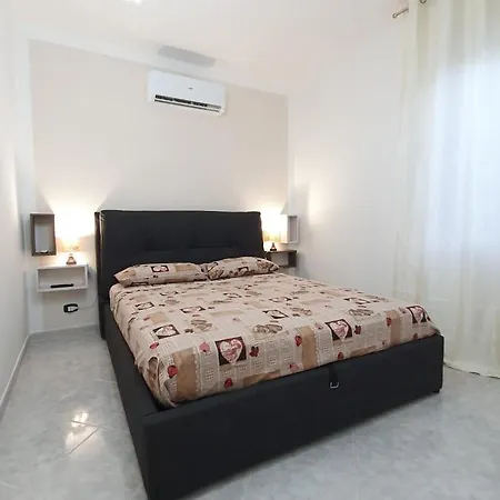 Alloggio Incantevole A500m Dal Mare Con Posto Auto * Sant Isidoro (Apulia)